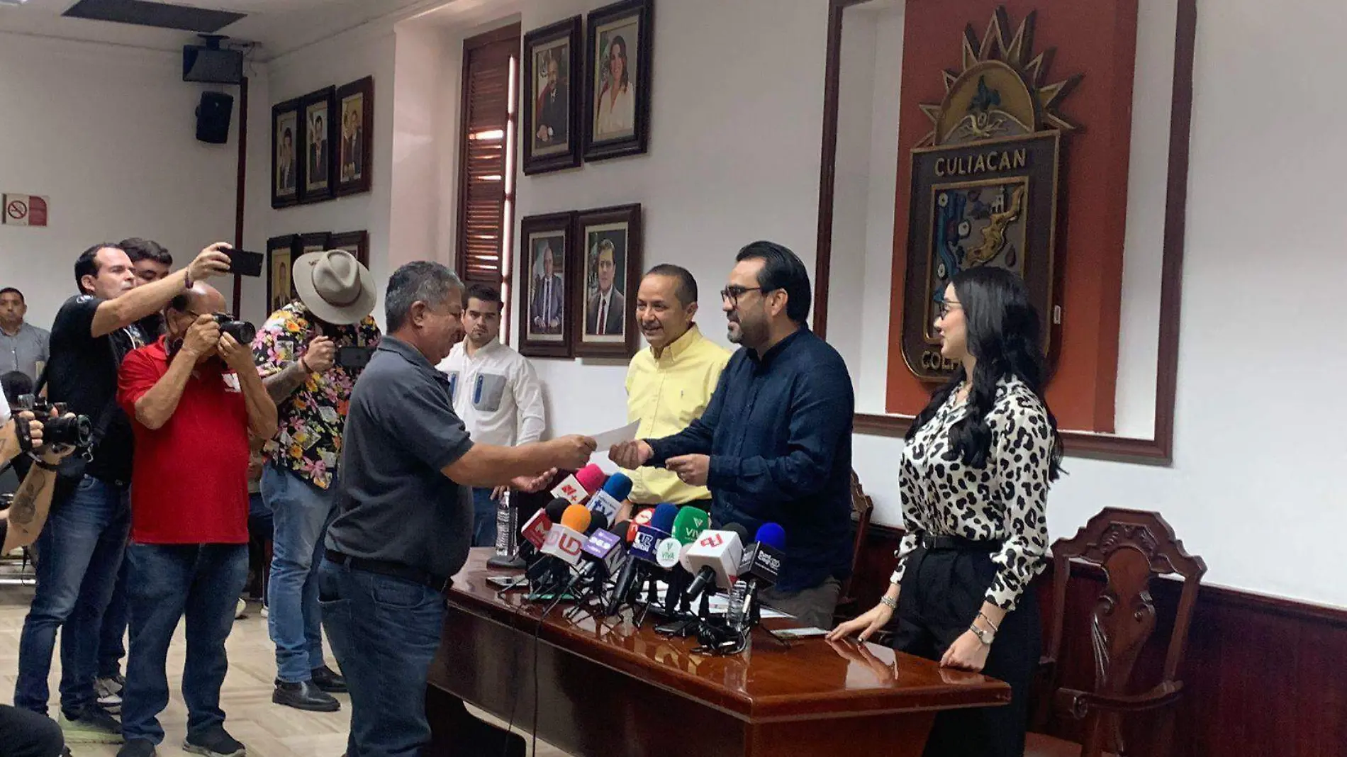 entrega cheques ayuntamiento